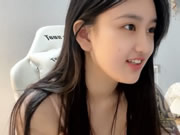 高顏值美女直播閃現露個奶 比個愛心奶 漂亮啊